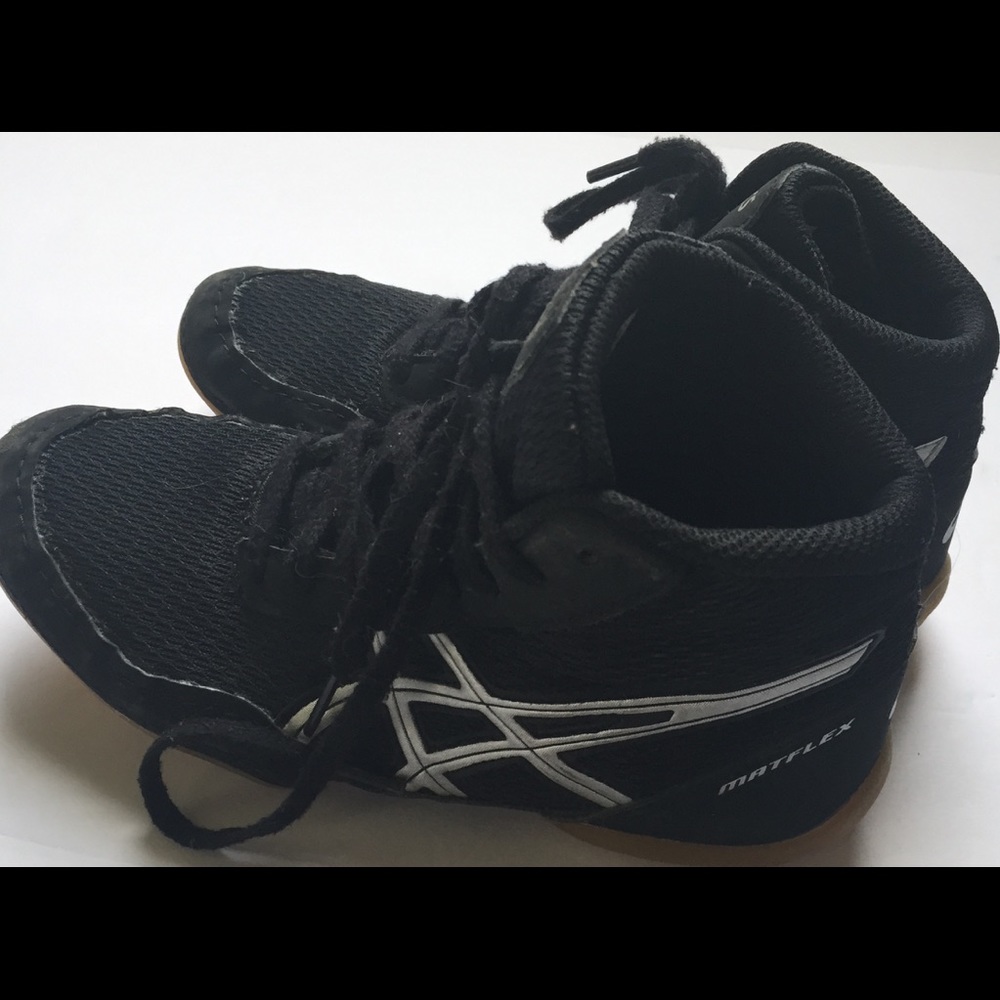 Kids size 1 ASICS Matflex wresting shoes